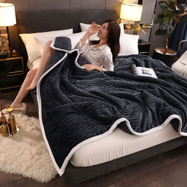 SOGA 2X Black Throw Blanket - Image 2
